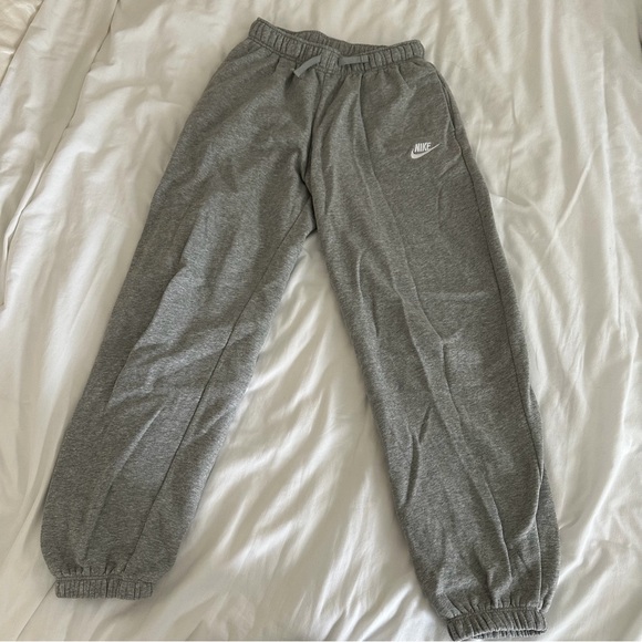 Nike Cinched Sweatpants - Picture 2 of 5